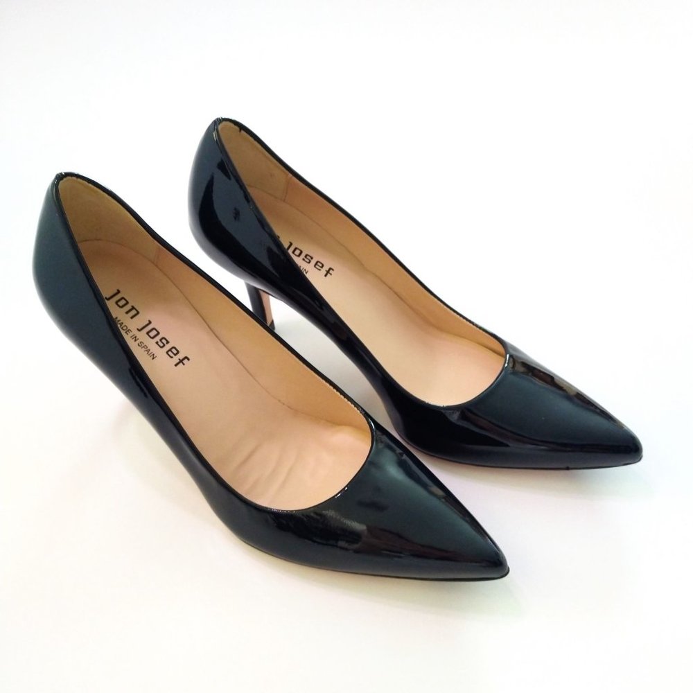 JON JOSEF PARIS NAVY PATENT LEATHER PUMPS SIZE 6M WOMENS  POINTY TOE